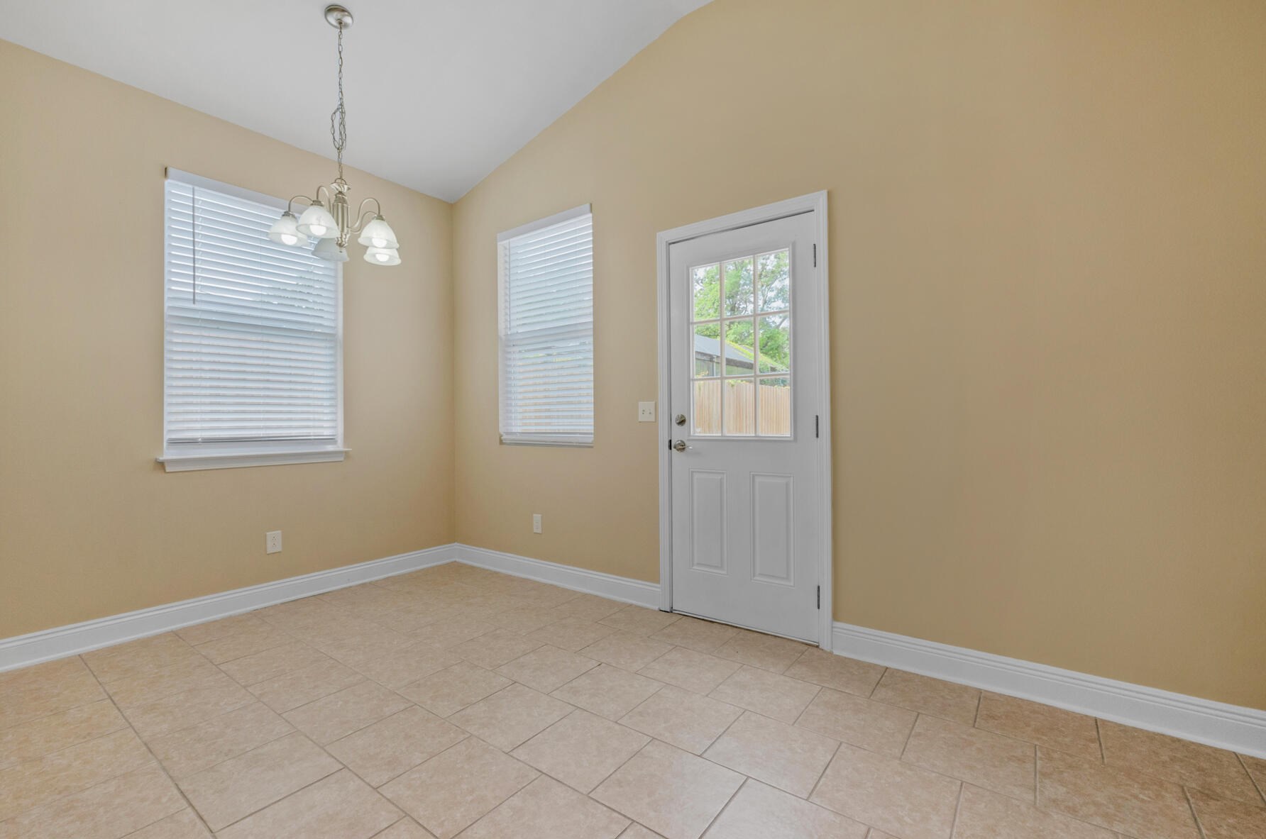 38 Virginia Ct, Niceville FL  32578-8230 exterior