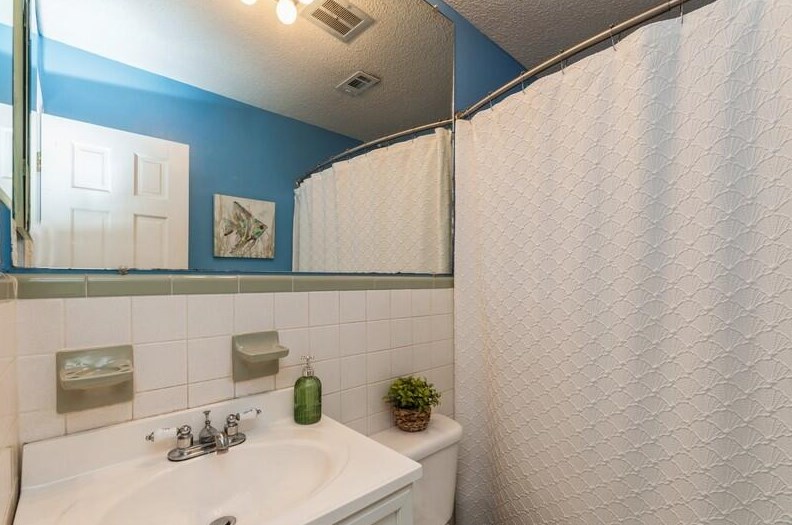 14 Cambridge Ave, Fort Walton Beach FL  32547-1725 exterior