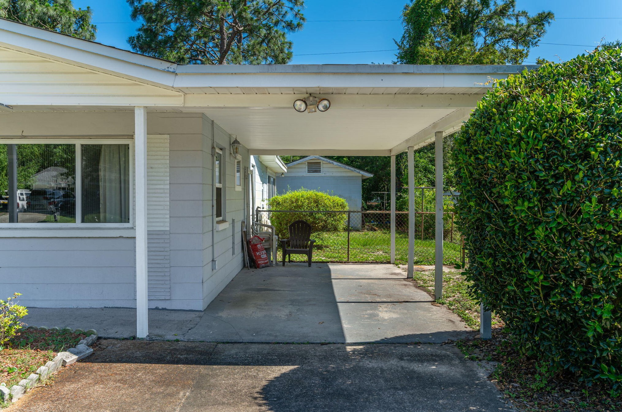 318 Oakland Cir, Fort Walton Beach FL  32548-4622 exterior
