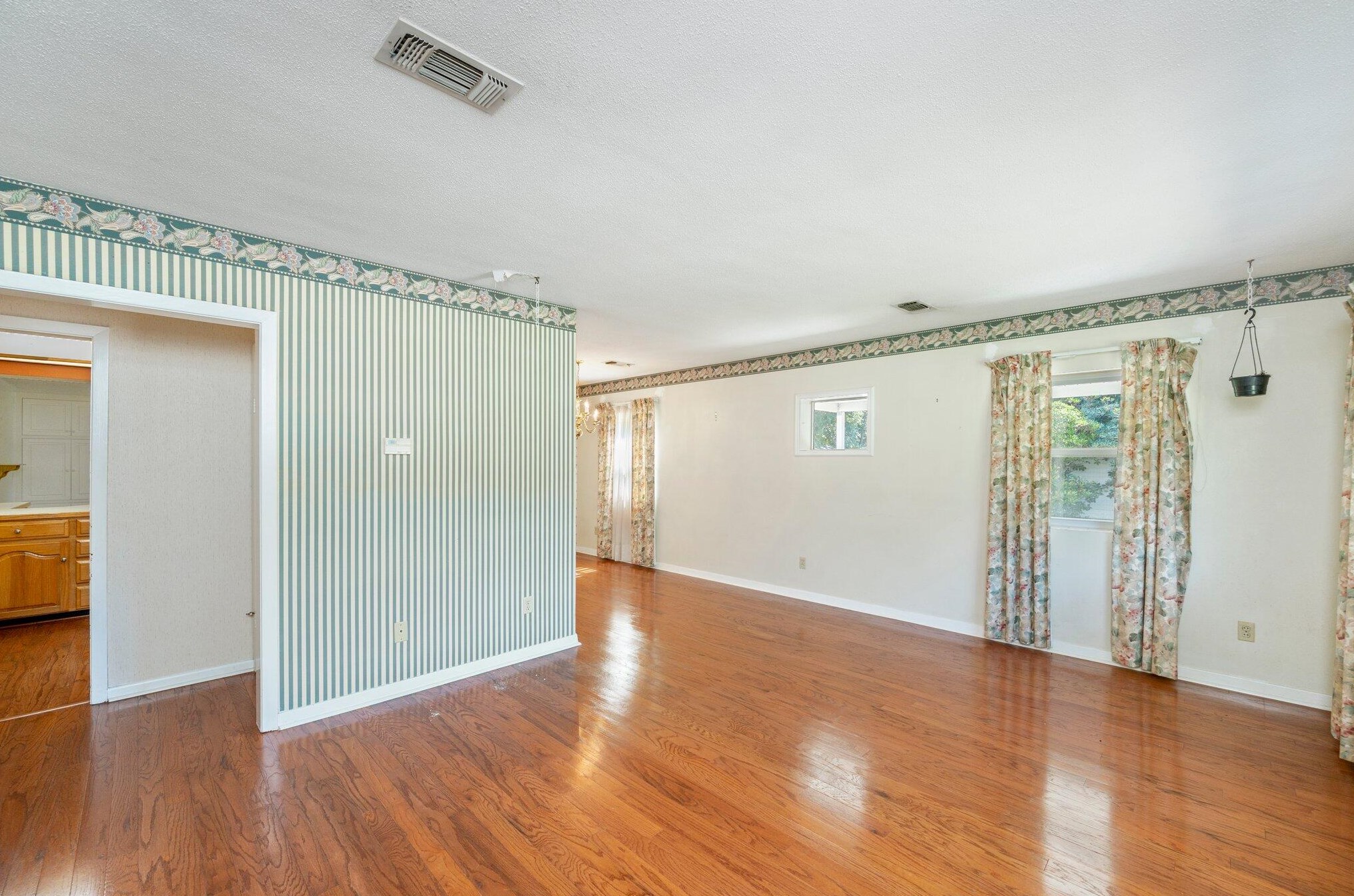 318 Oakland Cir, Fort Walton Beach FL  32548-4622 exterior