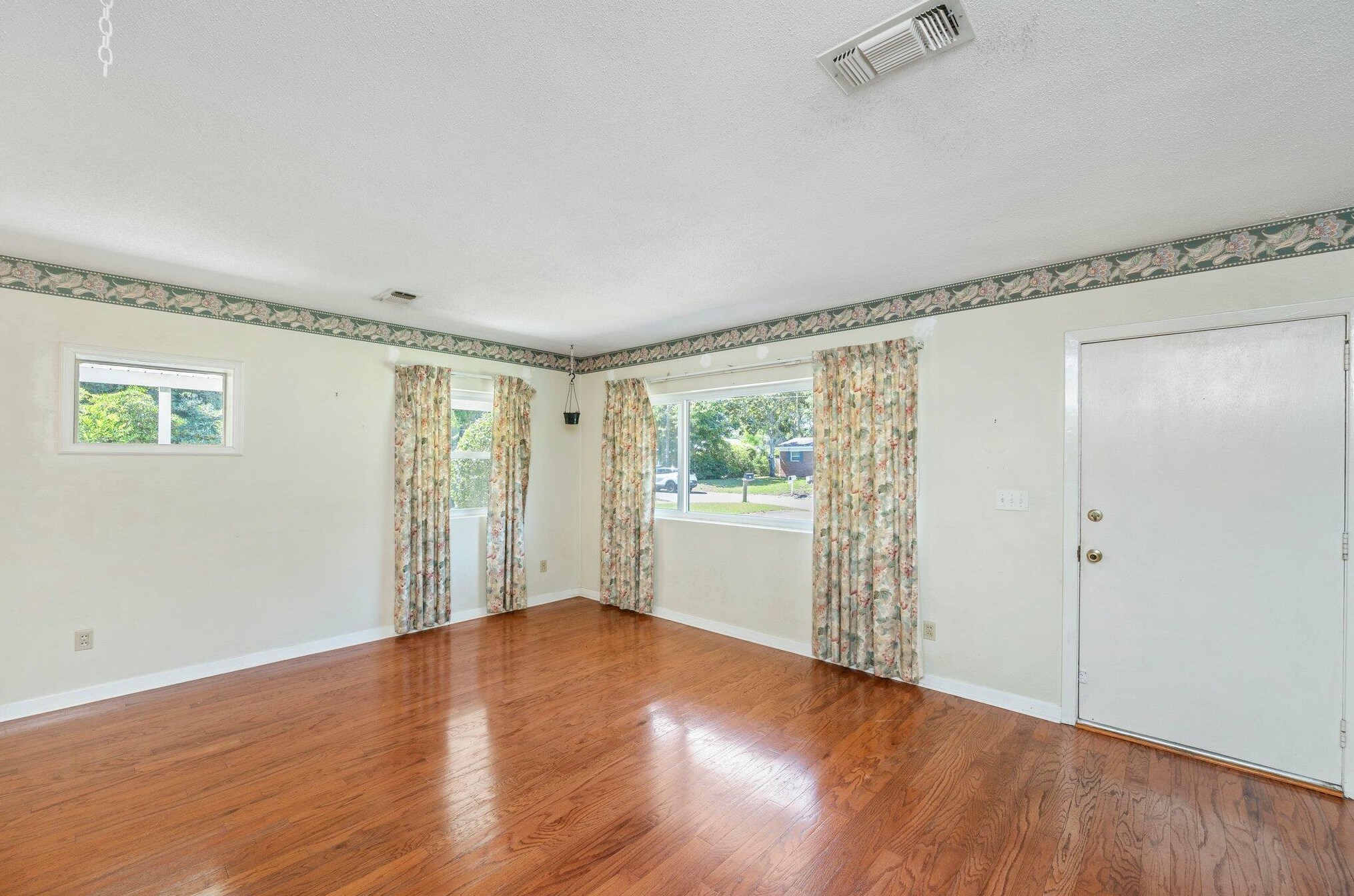 318 Oakland Cir, Fort Walton Beach FL  32548-4622 exterior