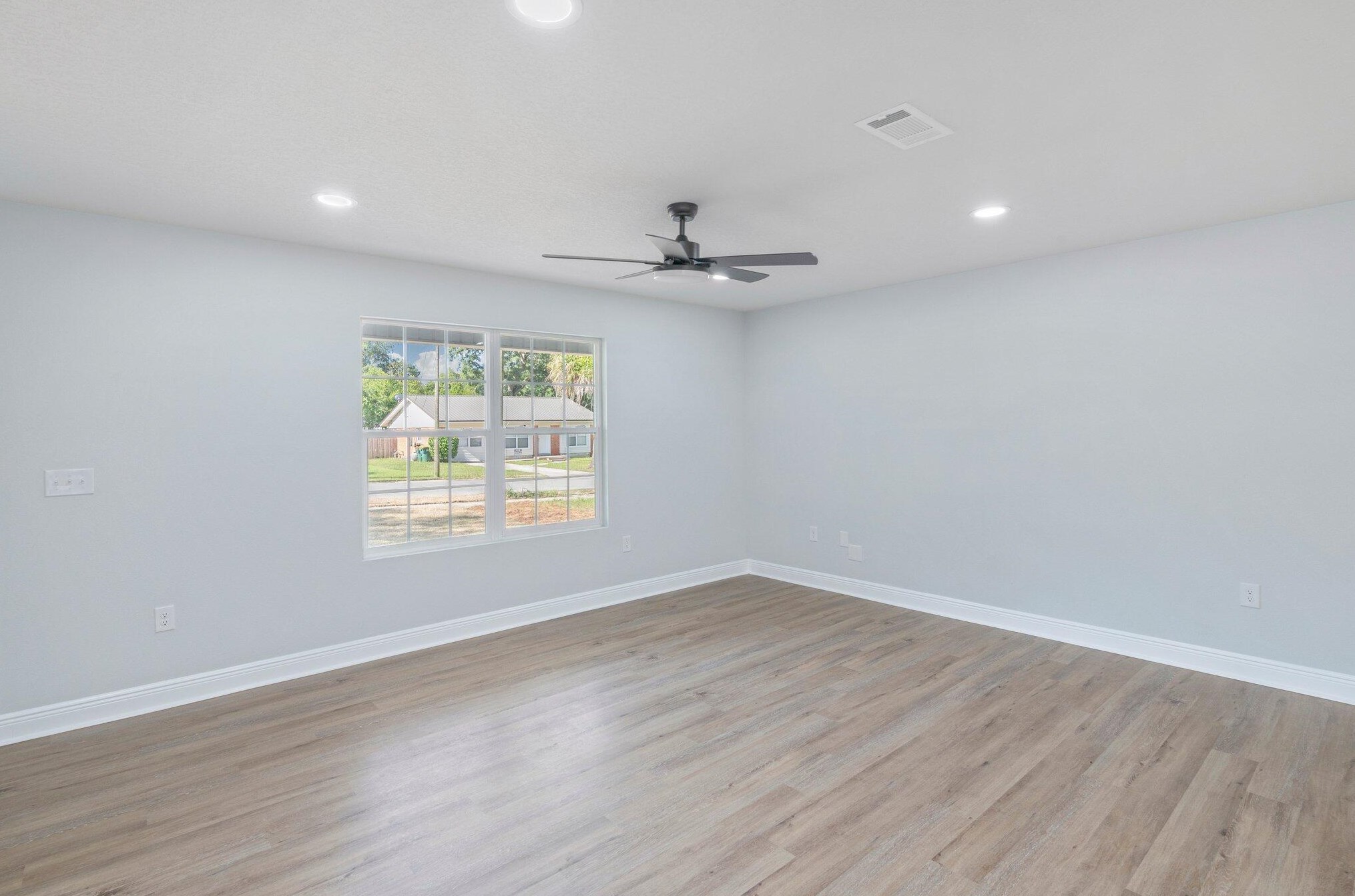 209 22nd St, Niceville FL  32578-3137 exterior