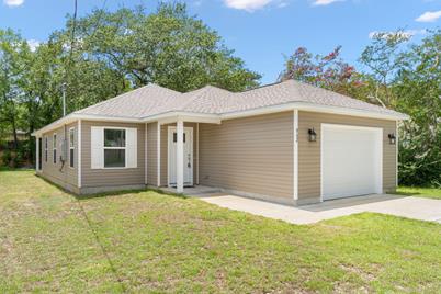 952 Mapoles Street, Crestview, FL 32536 - Photo 1