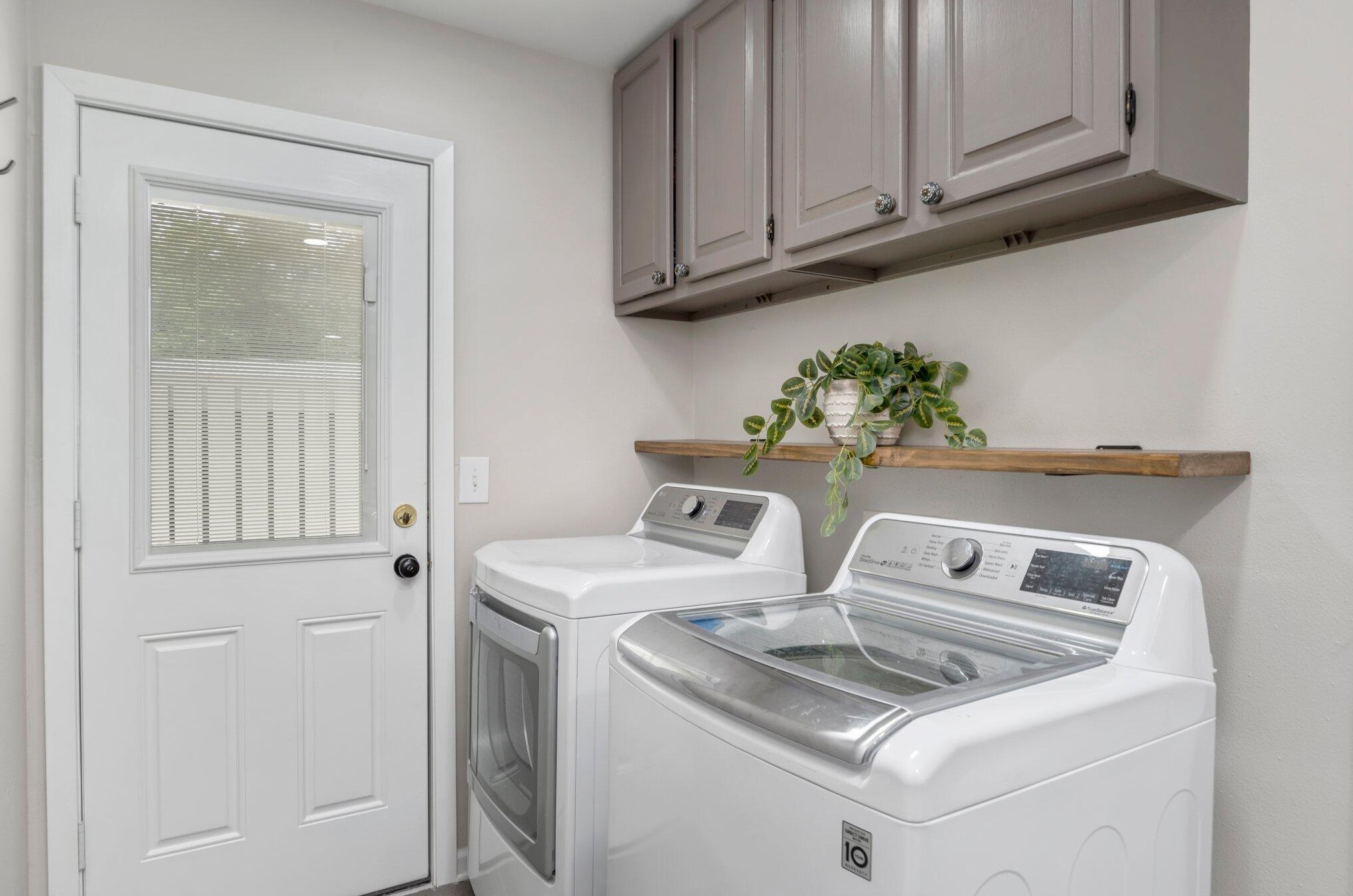 917 Lido Cir, Niceville FL  32578-4404 exterior