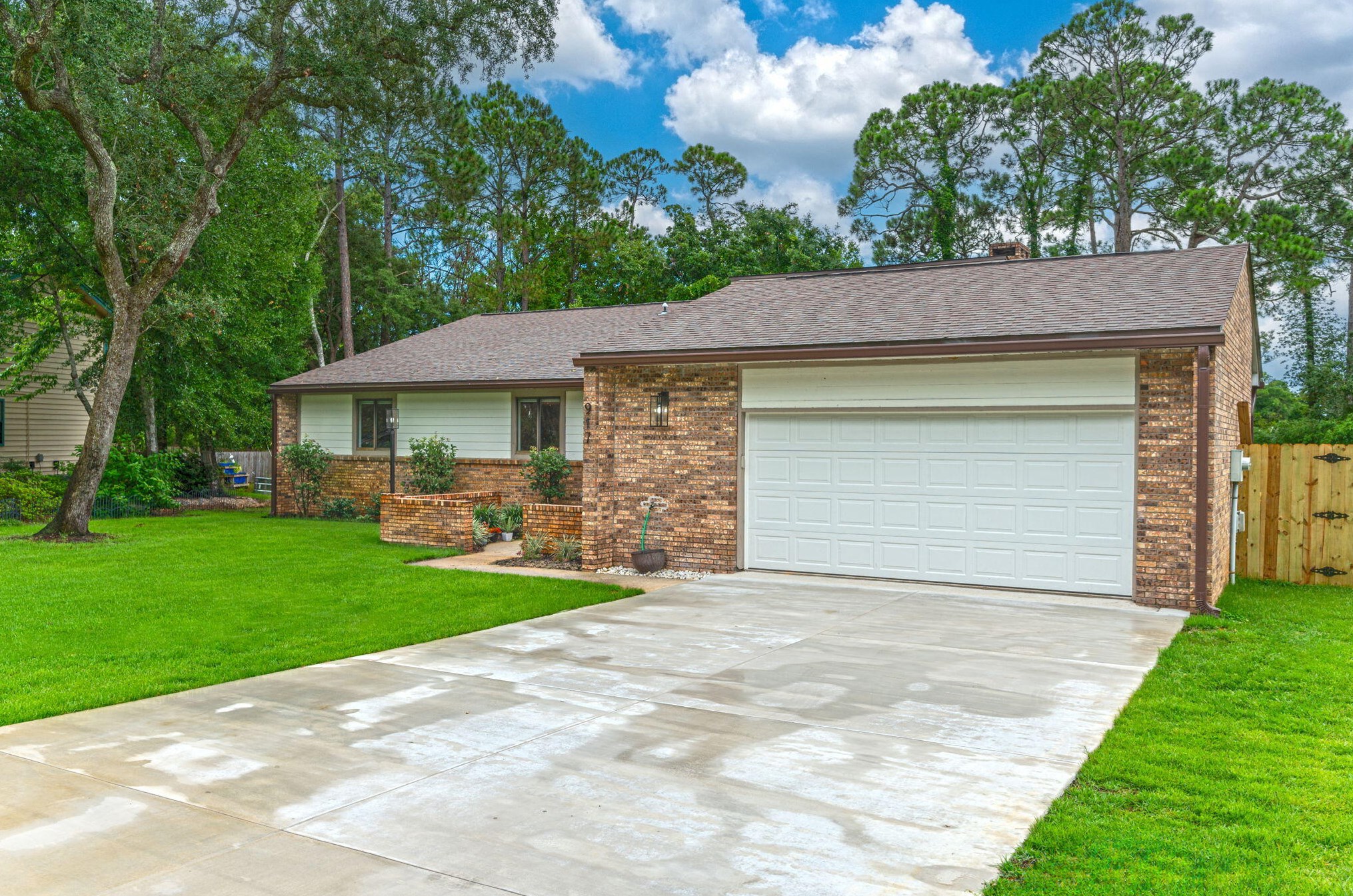 917 Lido Cir, Niceville FL  32578-4404 exterior