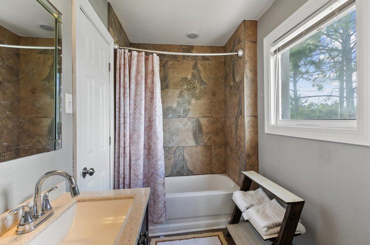 3049 Highway 98, Mary Esther FL  32569-1367 exterior