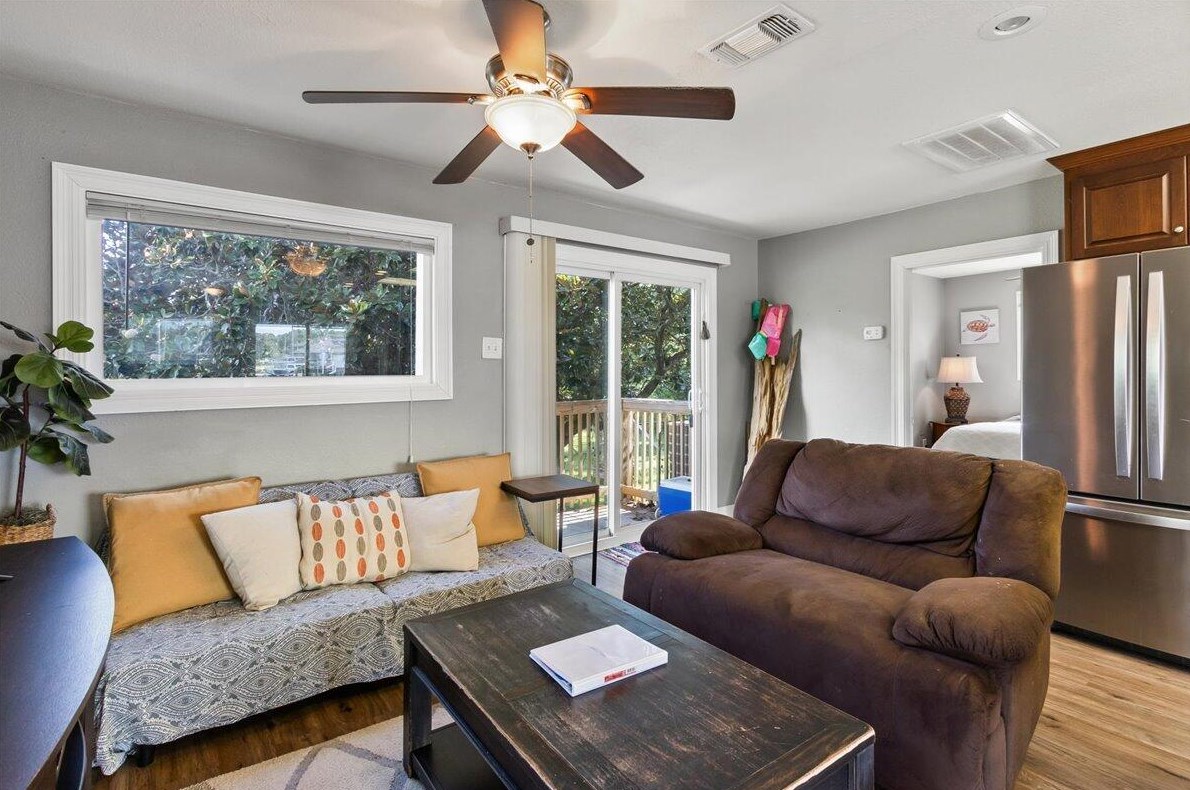 3049 Highway 98, Mary Esther FL  32569-1367 exterior