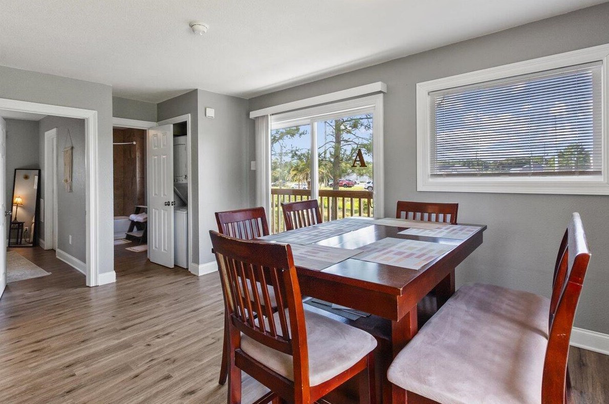 3049 Highway 98, Mary Esther FL  32569-1367 exterior