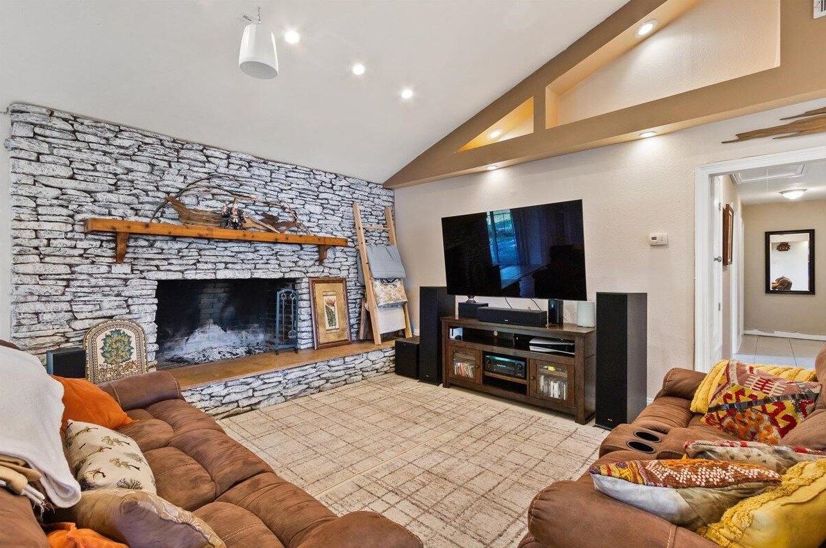 3049 Highway 98, Mary Esther FL  32569-1367 exterior