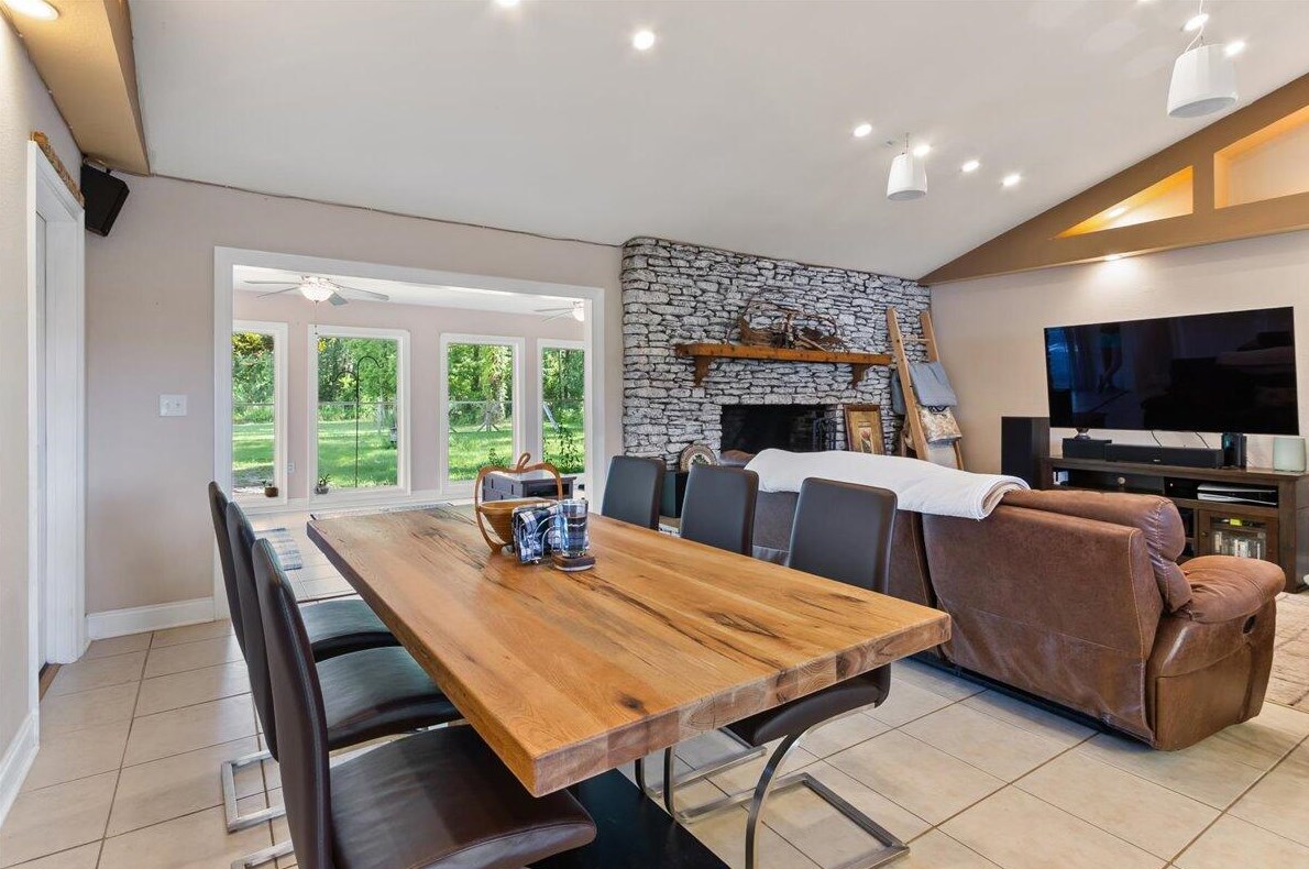 3049 Highway 98, Mary Esther FL  32569-1367 exterior