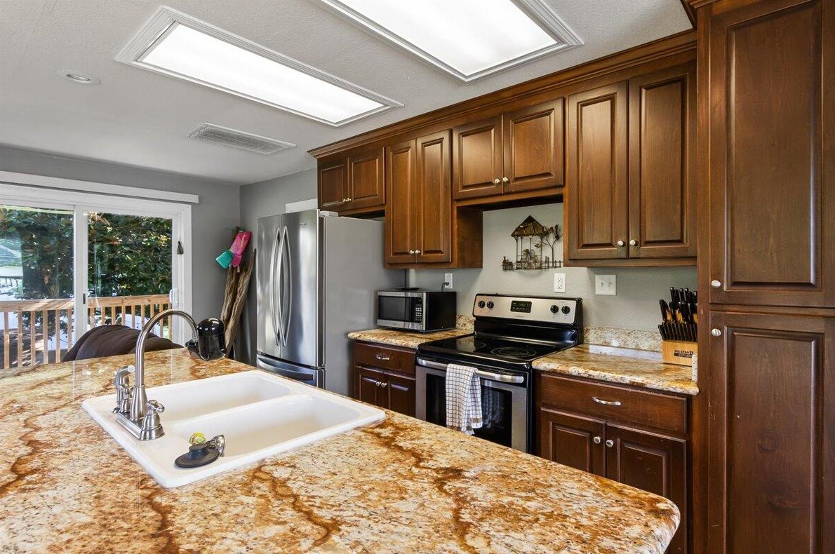 3049 Highway 98, Mary Esther FL  32569-1367 exterior