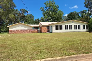 131 Phillips Dr, Crestview, FL 32536 - Photo 3