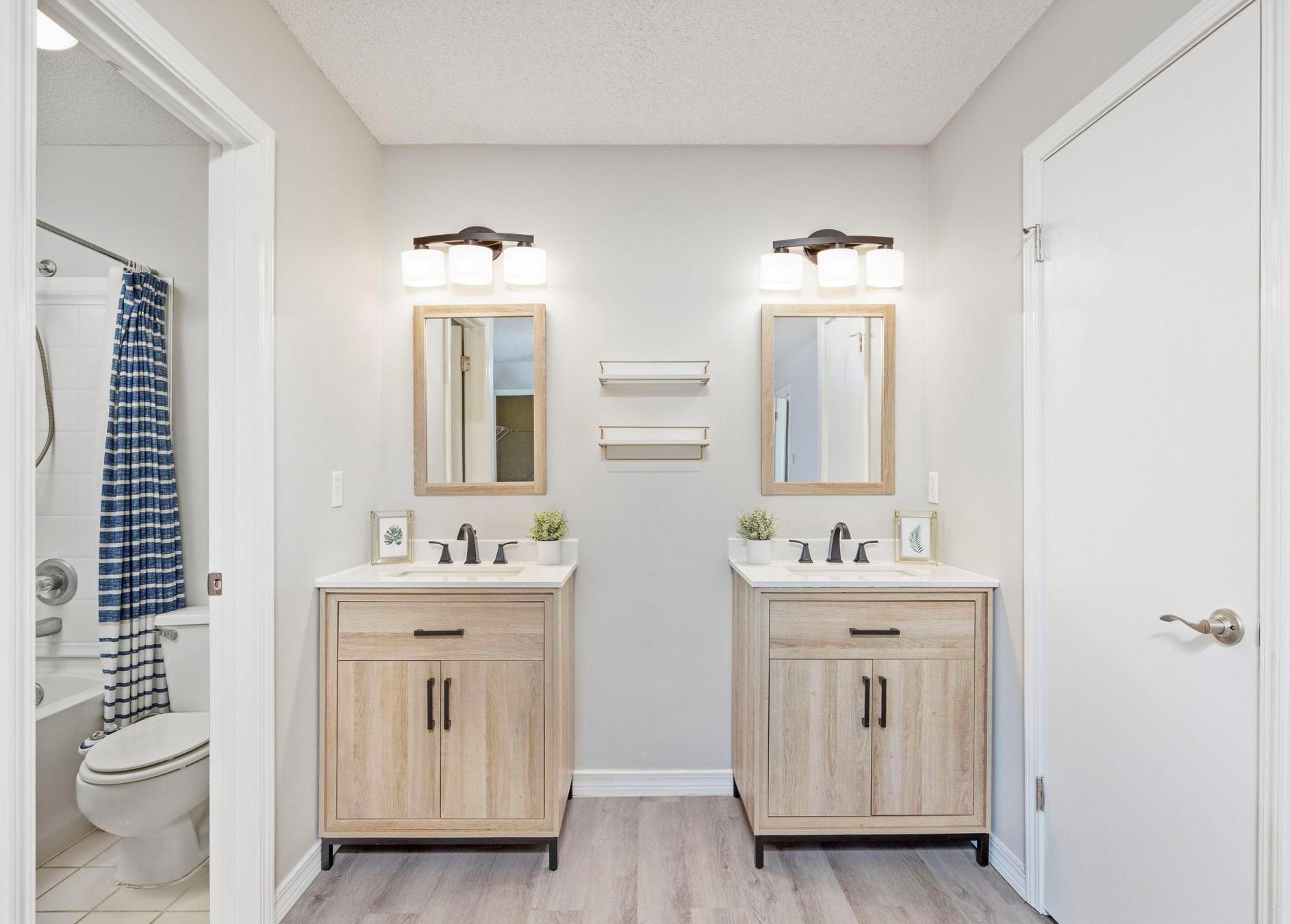 483 Sandy Rdg Cir, Mary Esther FL  32569-2113 exterior