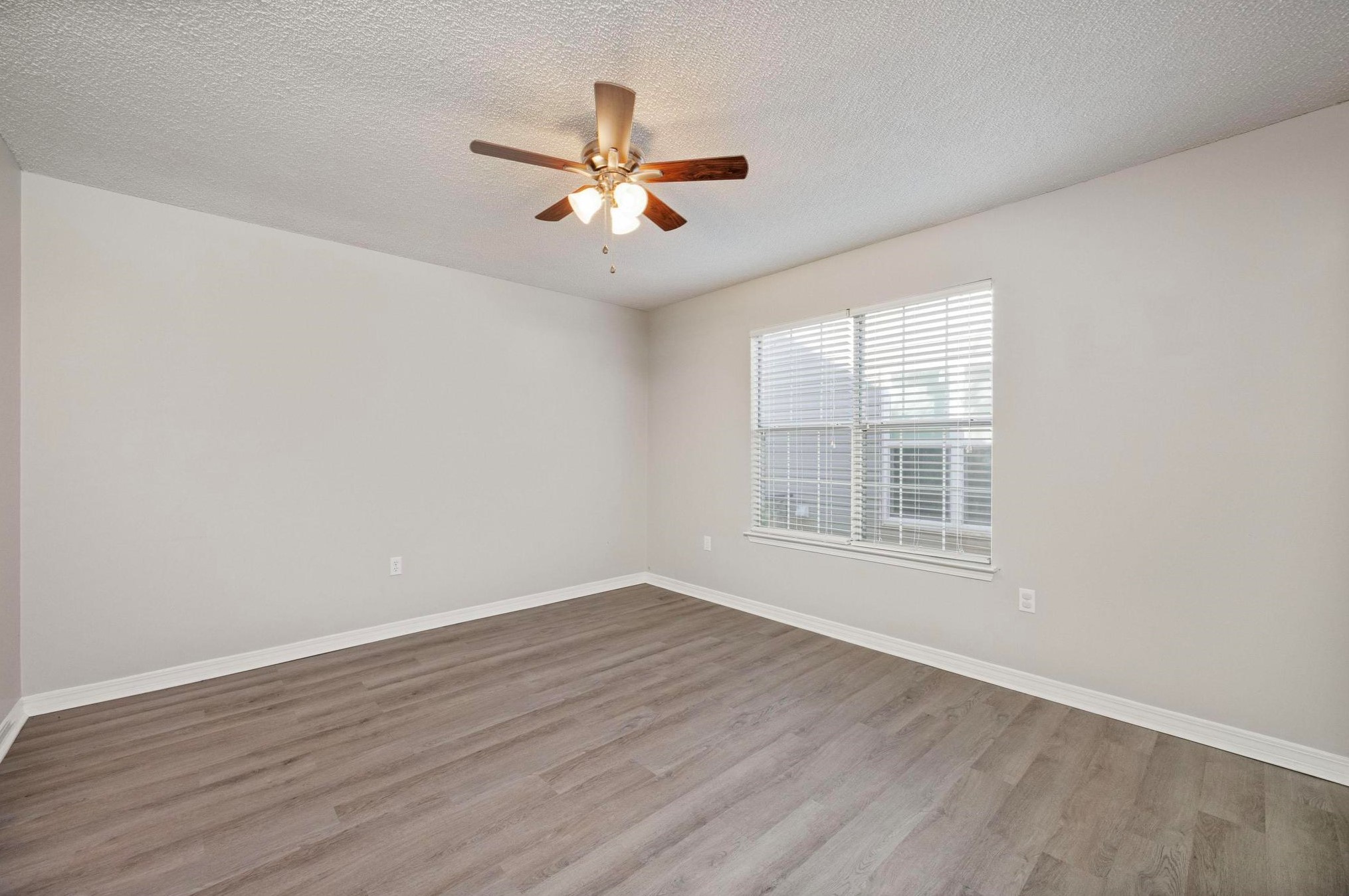 483 Sandy Rdg Cir, Mary Esther FL  32569-2113 exterior