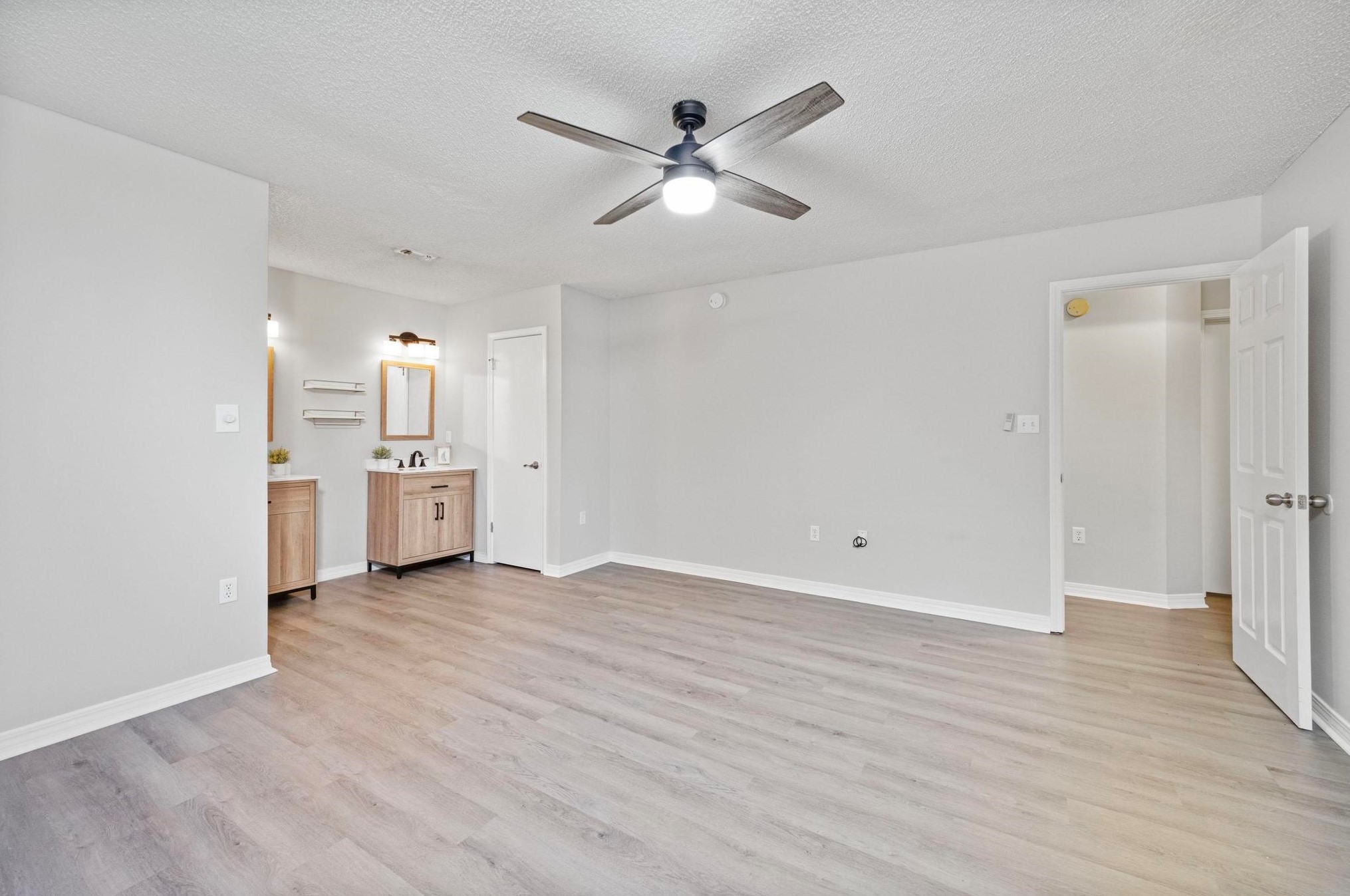 483 Sandy Rdg Cir, Mary Esther FL  32569-2113 exterior