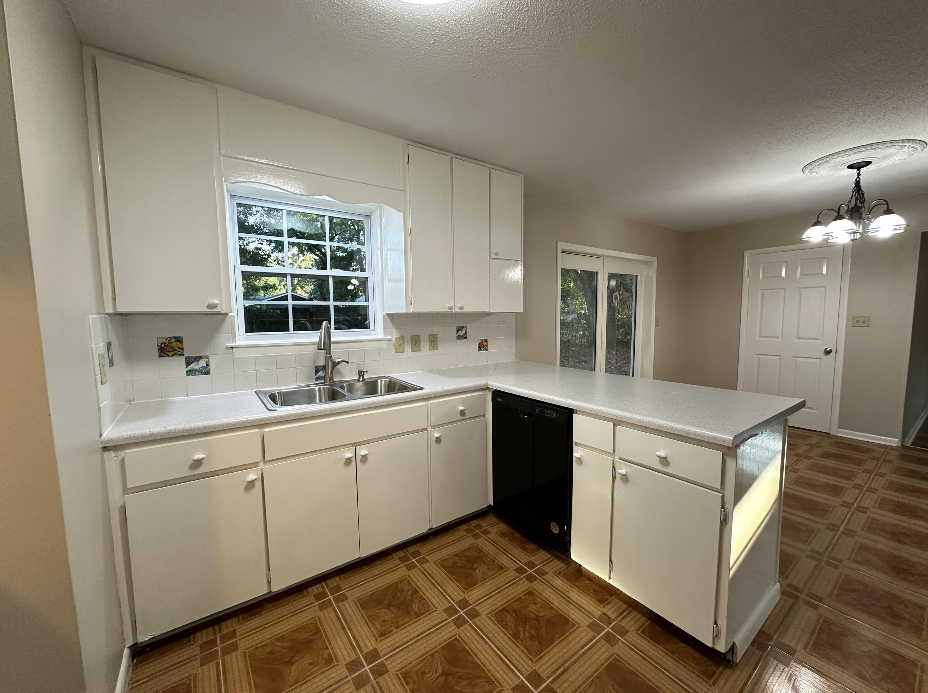 630 Miracle Strip Pkwy, Mary Esther FL 32569-2097 exterior