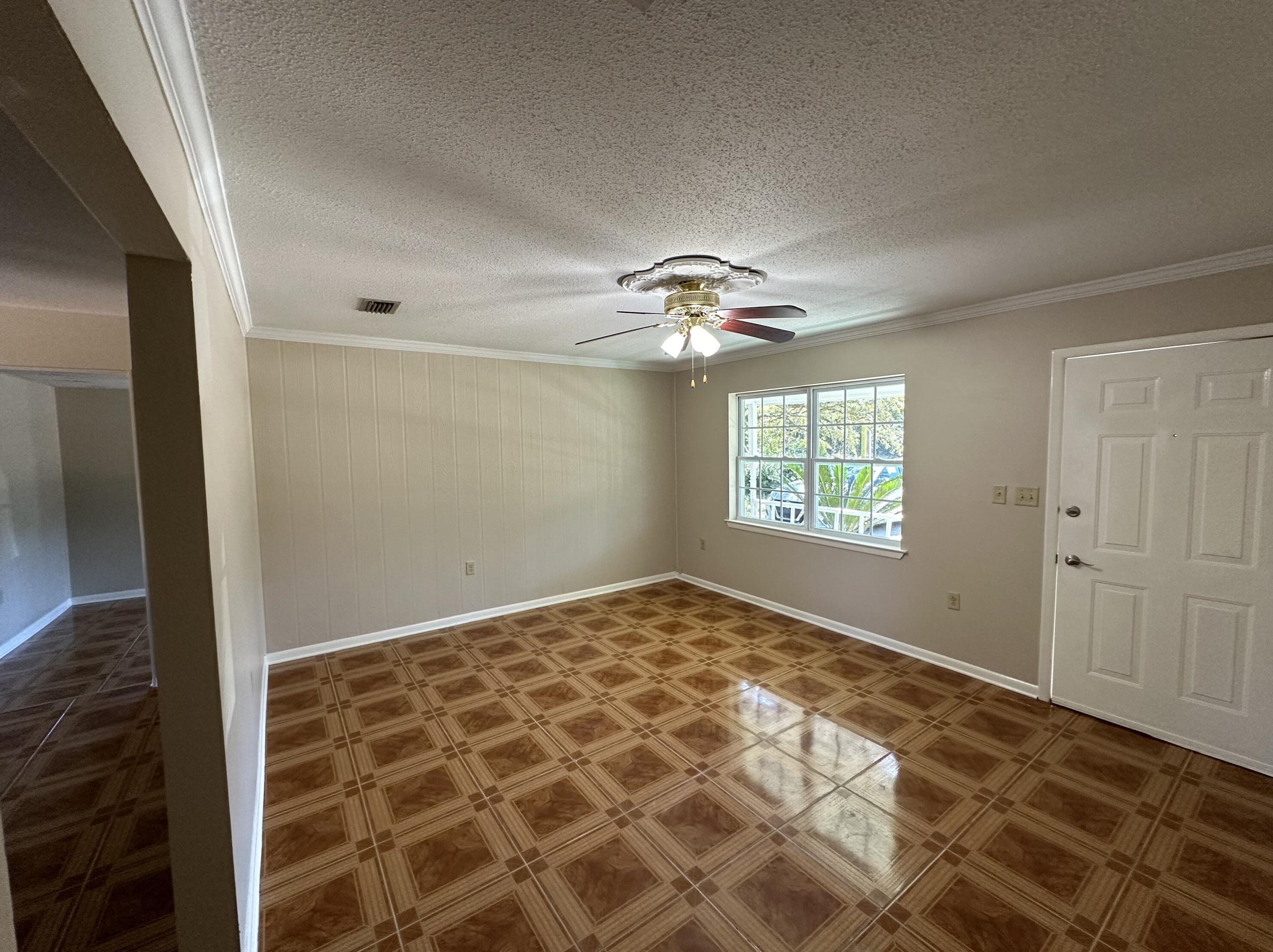 630 Miracle Strip Pkwy, Mary Esther FL 32569-2097 exterior