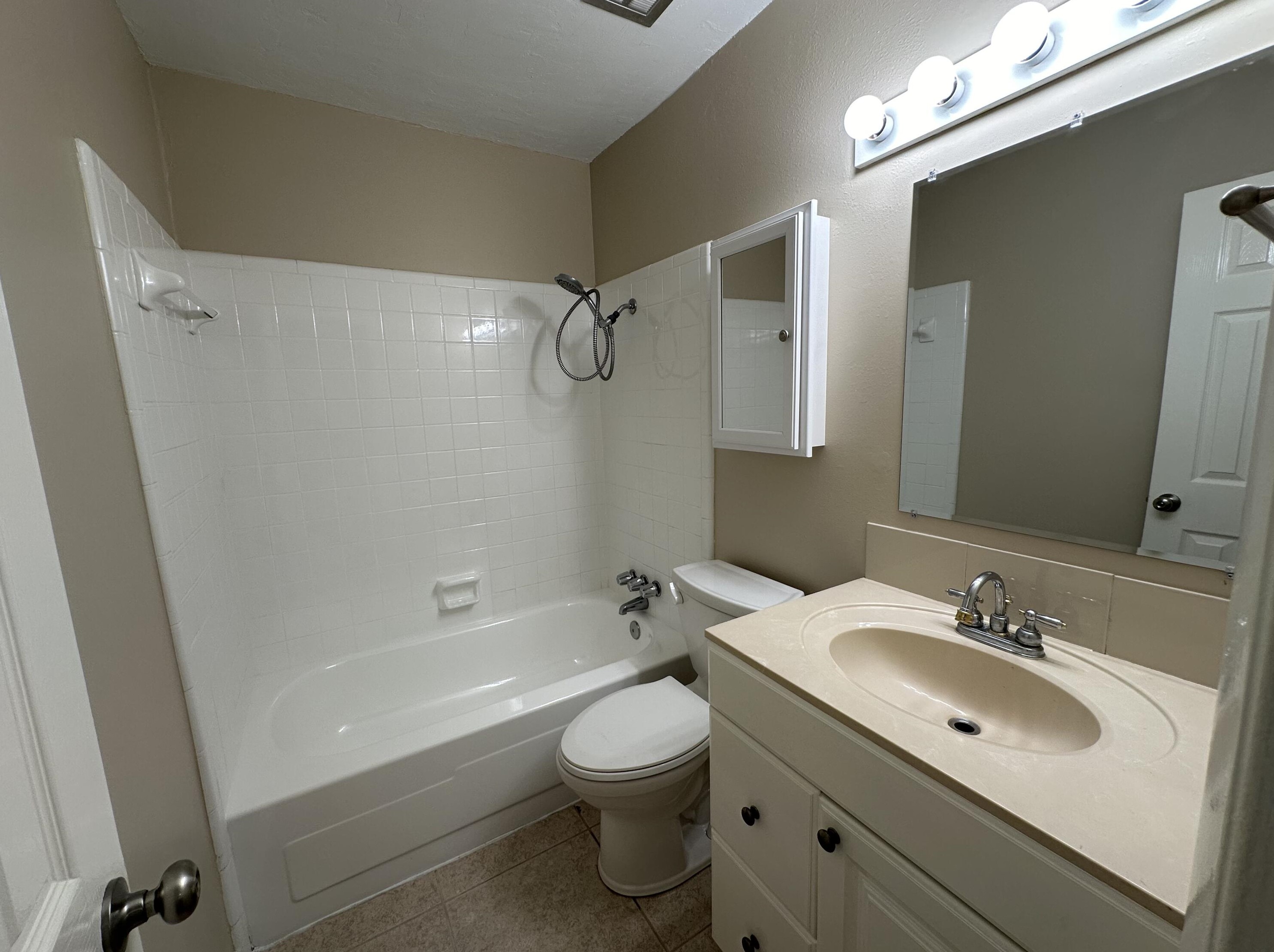 630 Miracle Strip Pkwy, Mary Esther FL 32569-2097 exterior