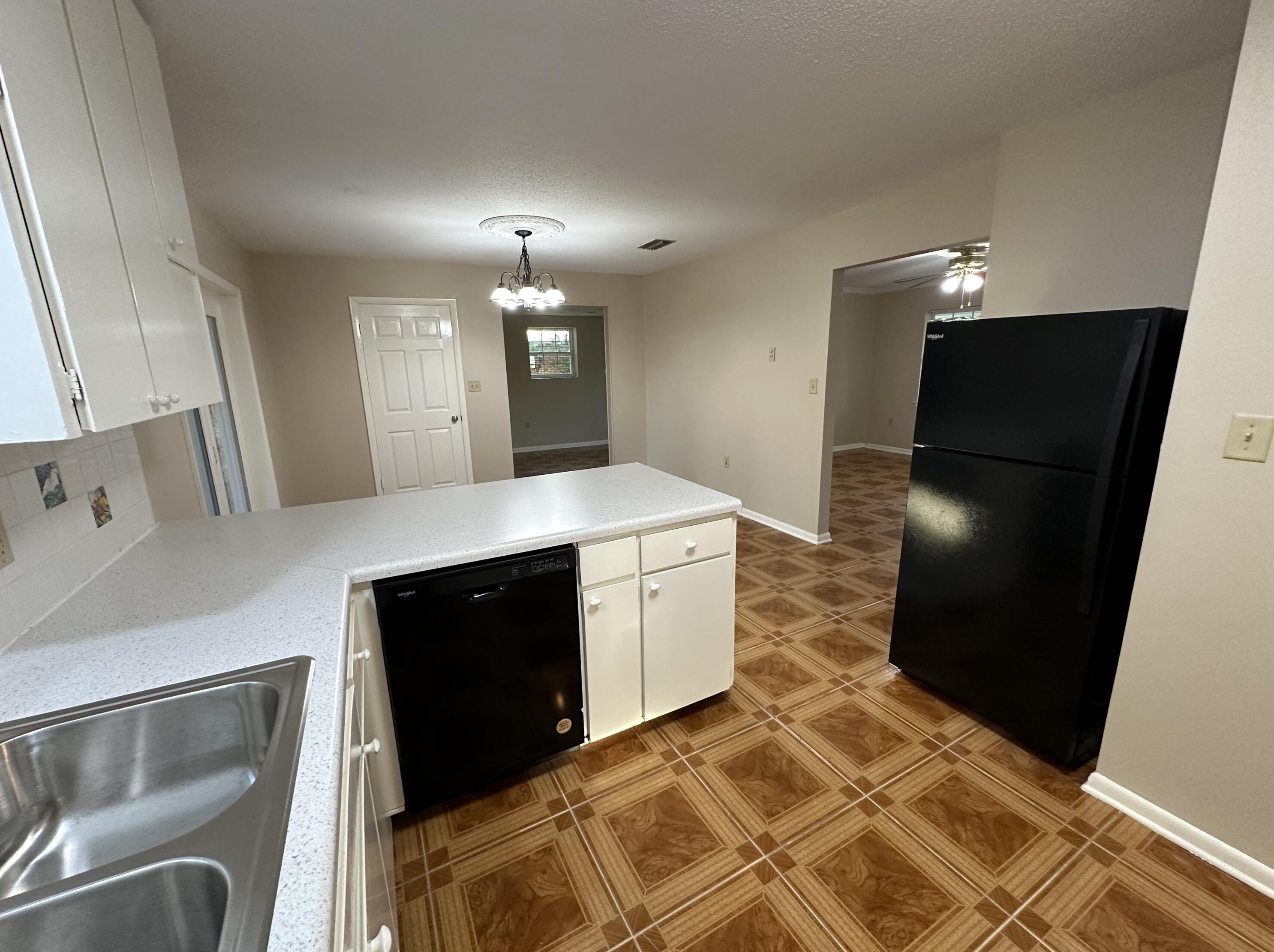 630 Miracle Strip Pkwy, Mary Esther FL 32569-2097 exterior