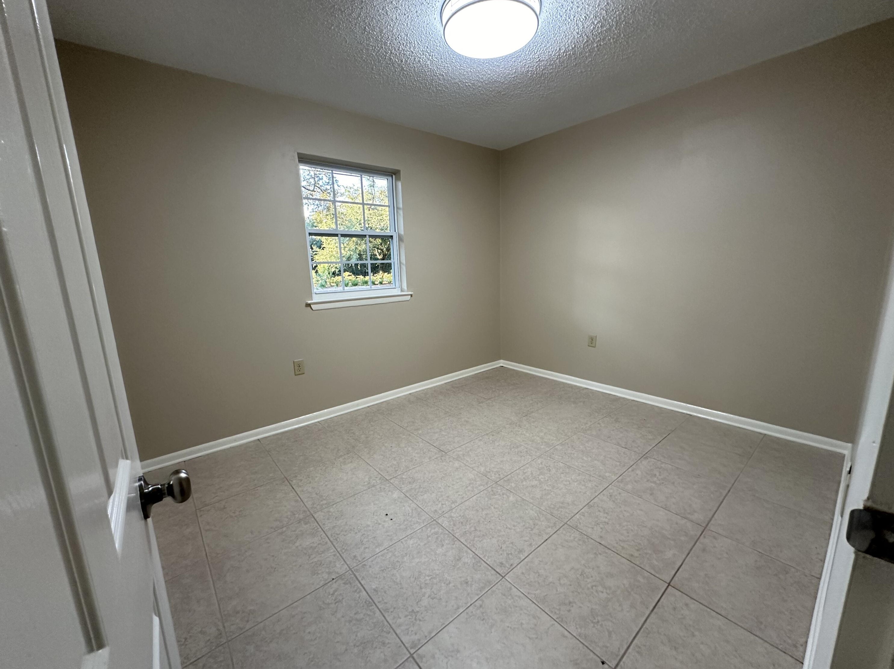 630 Miracle Strip Pkwy, Mary Esther FL 32569-2097 exterior