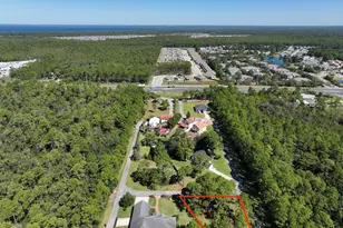 1817 E Smugglers Cove Dr E, Gulf Breeze, FL 32563 - Photo 1