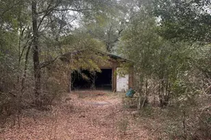 426 Fox Ln, Holt, FL 32564 - Photo 1