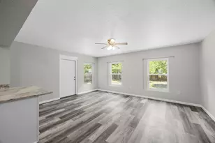 305 NE Hollywood Blvd NE, Fort Walton Beach, FL 32548 - Photo 13