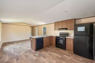 382 W Royal Palm Ave, Defuniak Springs, FL 32433 - Photo 5