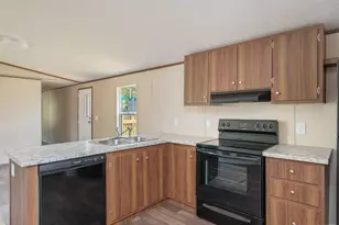 402 W Royal Palm Ave, Defuniak Springs, FL 32433 - Photo 3