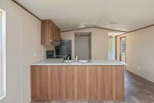 402 W Royal Palm Ave, Defuniak Springs, FL 32433 - Photo 7