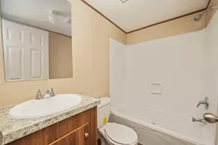 402 W Royal Palm Ave, Defuniak Springs, FL 32433 - Photo 15