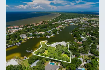 204 Laura Lane, Gulf Breeze, FL 32561 - Photo 73