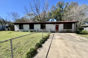 215 Seminole Trail, Crestview, FL 32536 - Photo 1