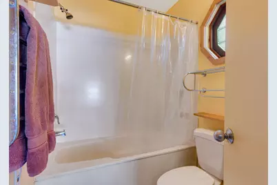 204 Parkwood Circle, Niceville, FL 32578 - Photo 11