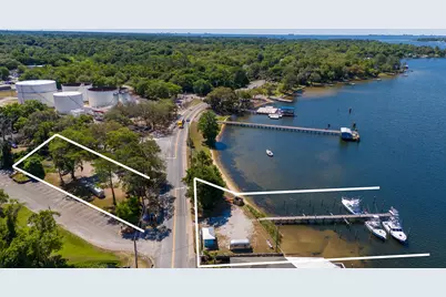 834 Bayshore Drive, Niceville, FL 32578 - Photo 1