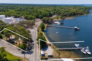 834 Bayshore Dr, Niceville, FL 32578 - Photo 1