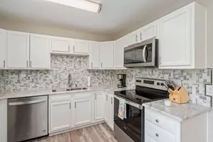 254 E Iris Ln E, Defuniak Springs, FL 32433 - Photo 3