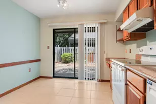 1000 Bay Dr, Niceville, FL 32578 - Photo 9