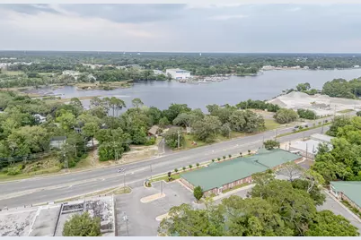 409 Hideaway Lane, Niceville, FL 32578 - Photo 43