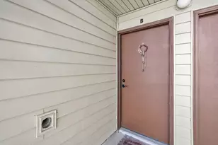 308 SW Miracle Strip Parkway SW, Fort Walton Beach, FL 32548 - Photo 3