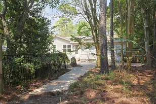 392 E Pine Street E, Mary Esther, FL 32569 - Photo 35