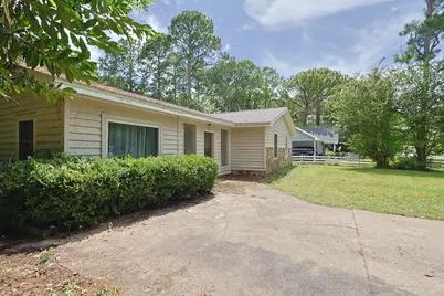 392 E Pine Street E, Mary Esther, FL 32569 - Photo 3