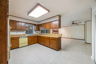 2601 Edgewater Dr, Niceville, FL 32578 - Photo 11