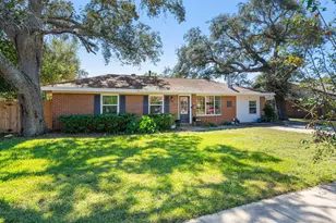302 22nd St, Niceville, FL 32578 - Photo 1