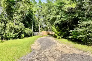 2852 Feral Ln, Caryville, FL 32427 - Photo 41