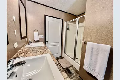 2852 Feral Lane, Caryville, FL 32427 - Photo 17