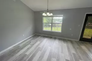 427 Triton St, Crestview, FL 32536 - Photo 5