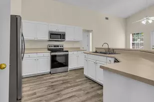 1013 Freeport Ct, Mary Esther, FL 32569 - Photo 9