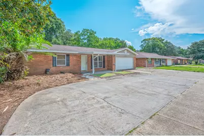 710 E Hollywood Boulevard E, Mary Esther, FL 32569 - Photo 3