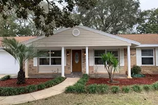 323 SW Parkway Pl, Fort Walton Beach, FL 32548 - Photo 1